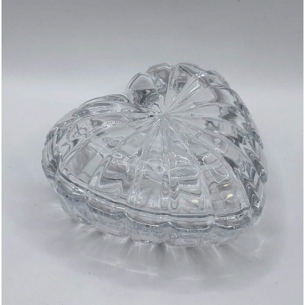 Vintage Clear Glass Heart Shaped Trinket Box Covered Candy Dish Jewelry Box 4.5”
